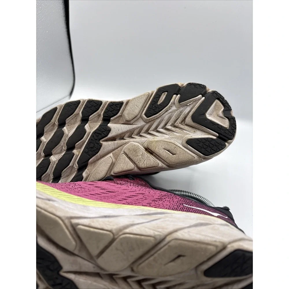 Hoka One One Clifton 8 Sneakers Womens Size 7B Pink Training Gym Athleisure READ
